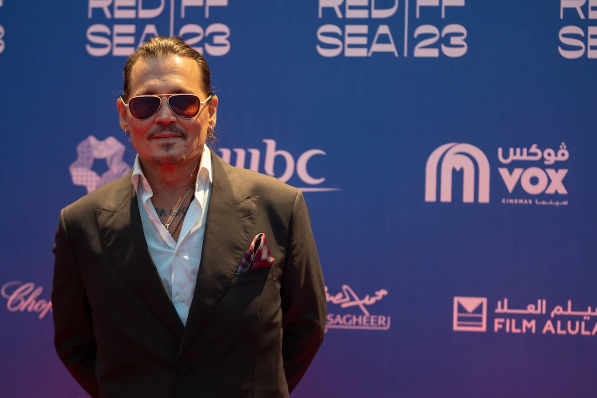 The actor wore a black tuxedo as he posed for pictures on the red carpet. (Huda Bashatah)