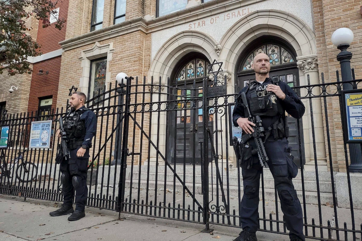 Man who fired shotgun outside New York synagogue cited events in the Mideast, federal agent says