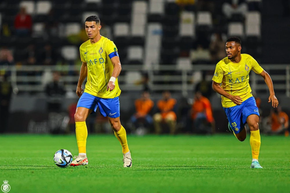 Al-Nassr joined Riyadh rivals Al-Hilal in the semi-finals of the Kings’ Cup thanks to an impressive and entertaining 5-2 victory at Al-Shabab on Monday. (X/@AlNassrFC)