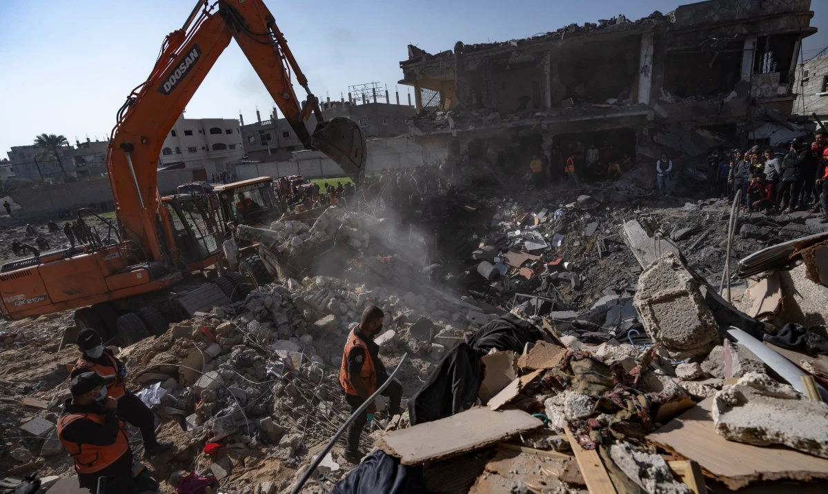 Palestinians search for bodies and survivors in the rubble of a residential building destroyed in an Israeli airstrike, in Rafah, southern Gaza Strip, Tuesday, Dec. 19, 2023. (AP)