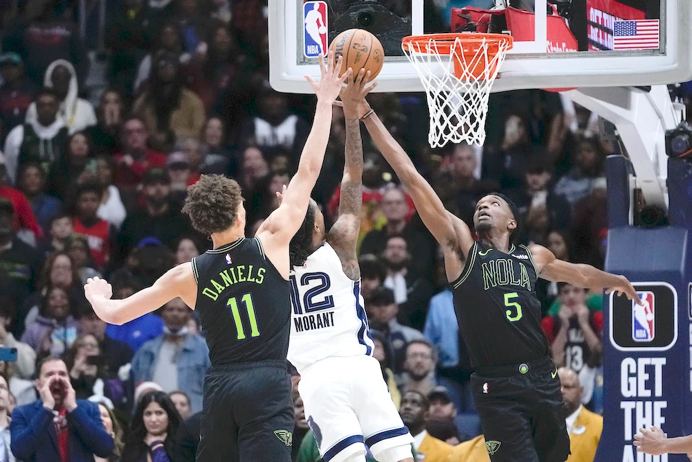 Memphis Grizzlies’ Ja Morant goes to the basket between New Orleans Pelicans’ Herbert Jones and Dyson Daniels for the game-winning shot at the buzzer of an NBA basketball game in New Orleans Tuesday. The Grizzlies won 115-113. (AP)