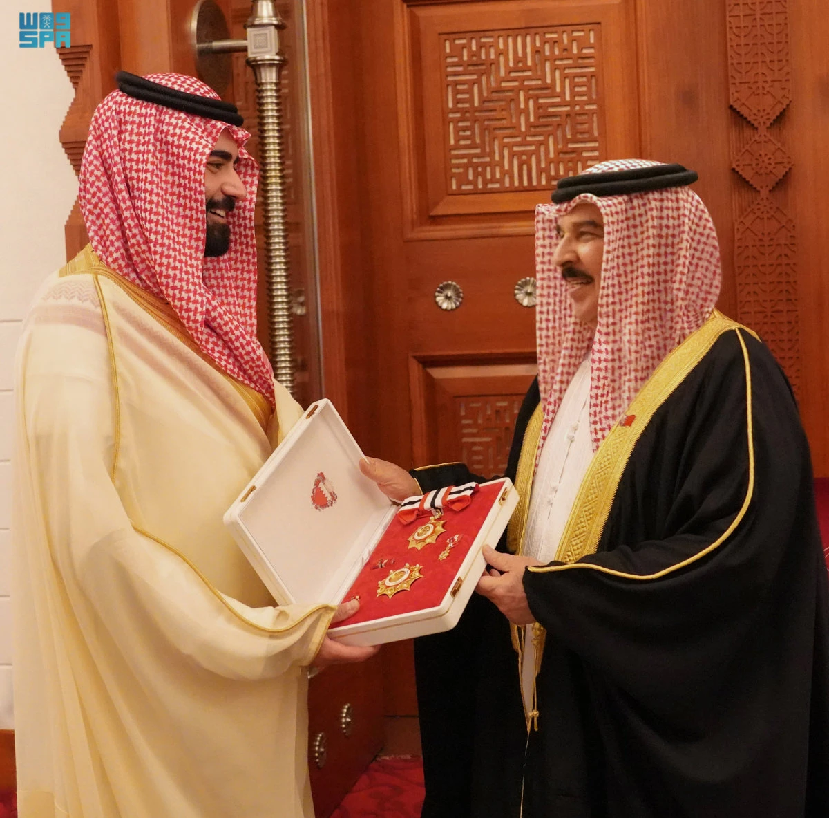 King Hamad conferinng the Order of Bahrain-First Class on outgoing Saudi Ambassador Prince Sultan bin Ahmed on Sunday. (SPA)