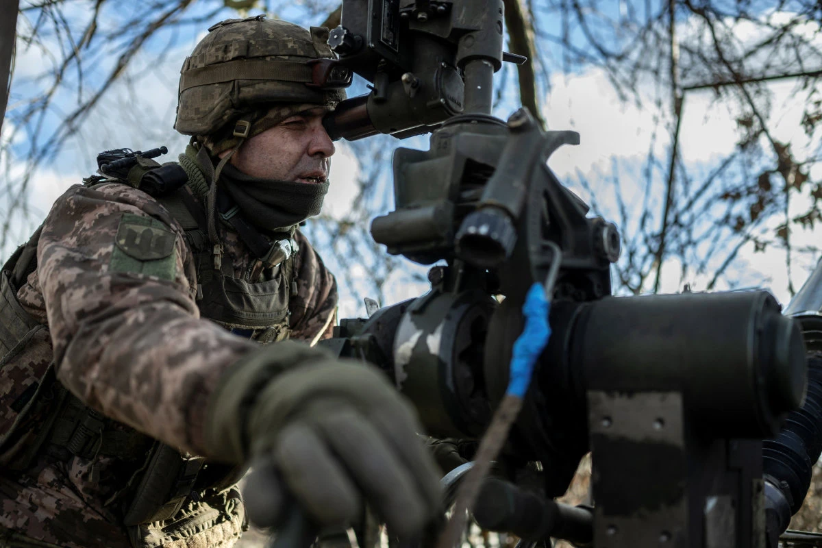 A Ukrainian soldier points an M777 howitzer to fire toward Russian troops near the front line town of Marinka in Donetsk region of Ukraine on December 26, 2023. (REUTERS)