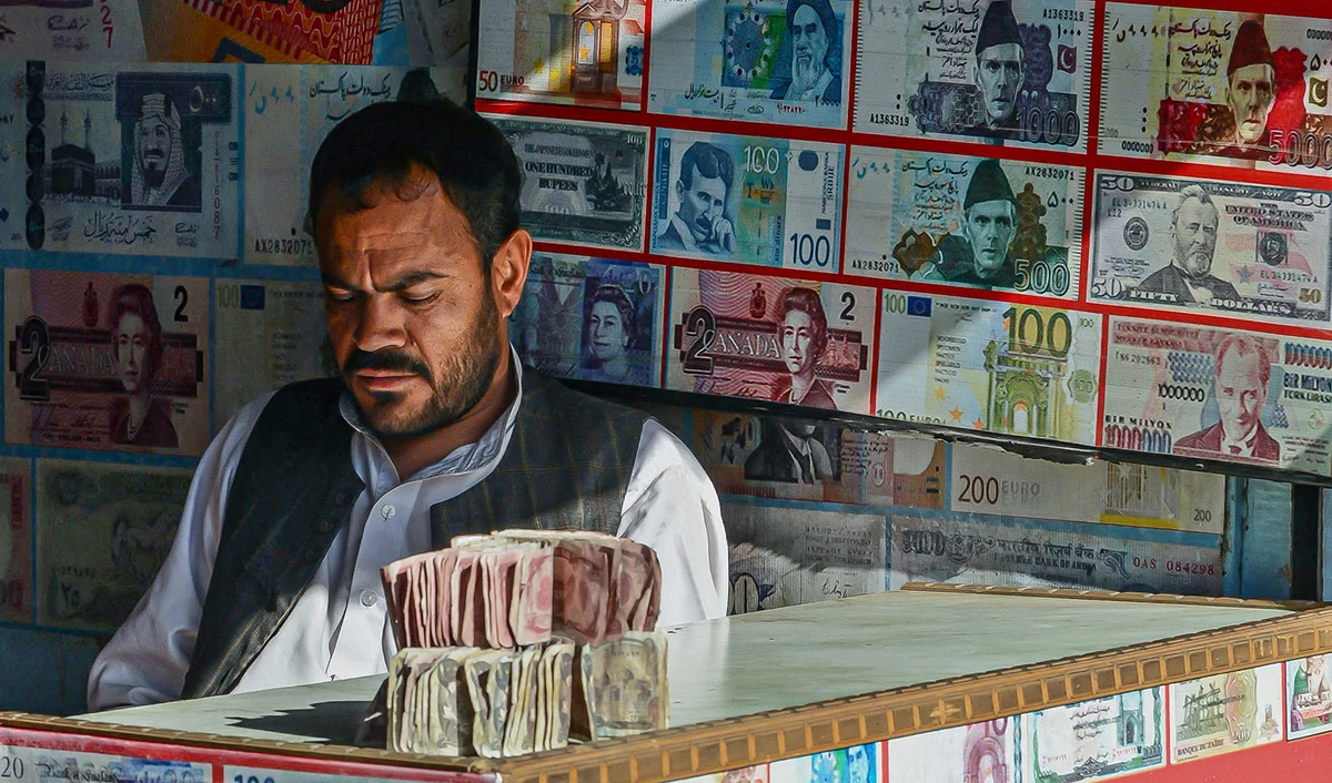 A Pakistani currency dealer waits for customers at a currency exchange shop in Quetta on February 11, 2013. (AFP/File)