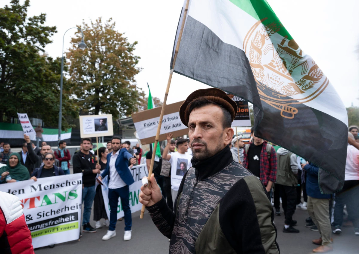 A supporter of the Afghanistan opposition demonstrates during the intra-Afghanistan conference in Vienna on Sept.16, 2022. (AFP)