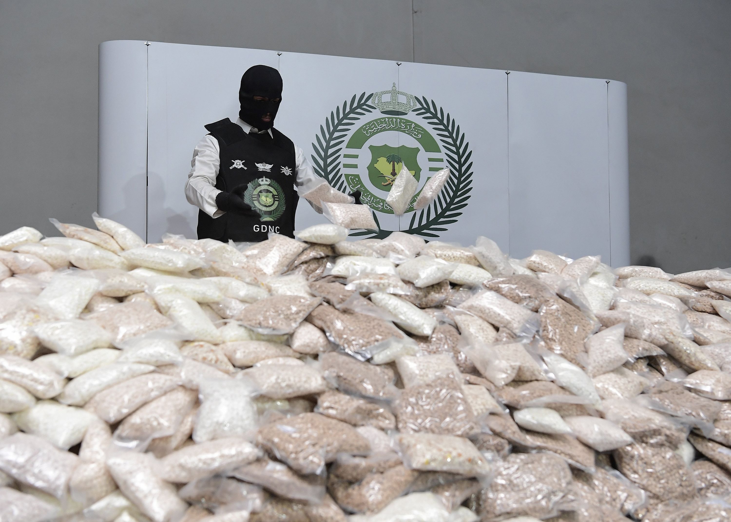 Reports notifying the authorities of suspected cases of drug smuggling are treated with strict confidentiality. (SPA)