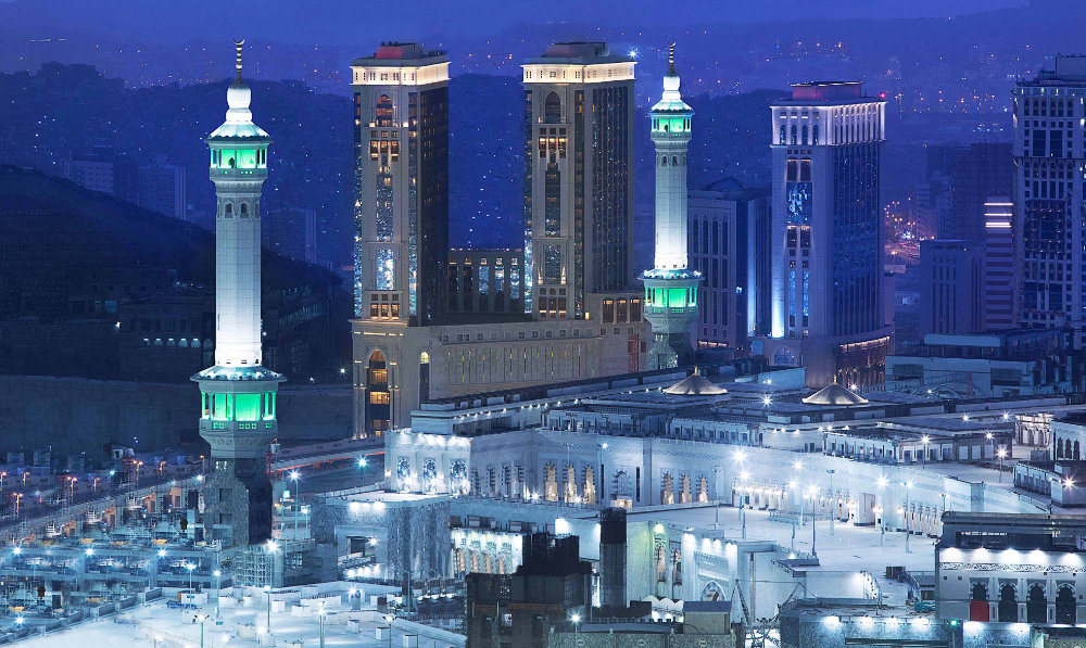The five-star Jabal Omar Hilton Suites Hotel is distinguished by its direct view of the Grand Mosque. The hotel consists of two towers with 20 floors each, including 484 suites.