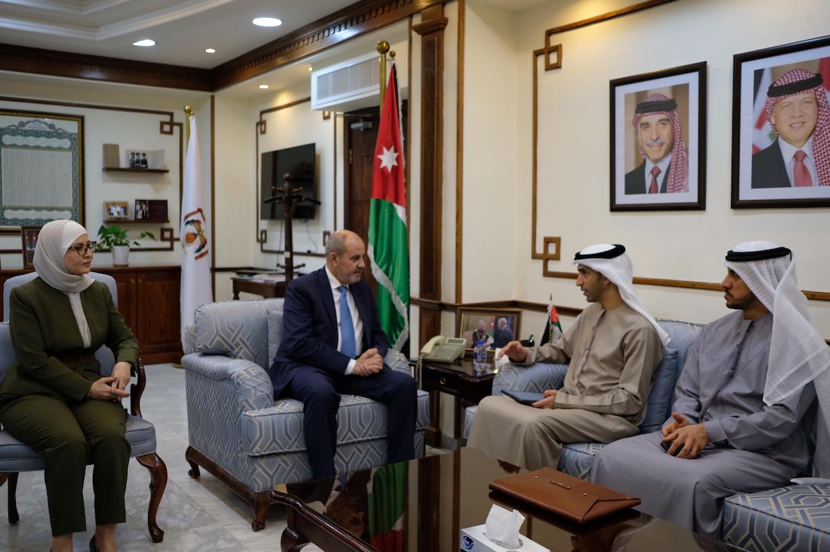 UAE Foreign Trade Minister Thani Al-Zeyoudi and Jordanian PM Bisher Khasawneh in Amman. (Petra)