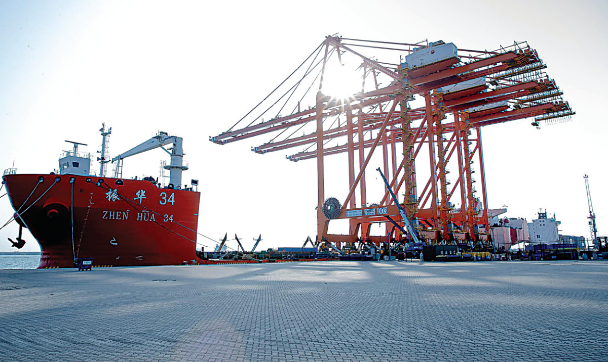 Non-oil exports to China accounted for 13.1 percent at SR2.56 billion, an increase from the previous month’s 12 percent. Chemical products, plastic, and rubber contributed significantly and made up about 82 percent of this trade. (SPA)
