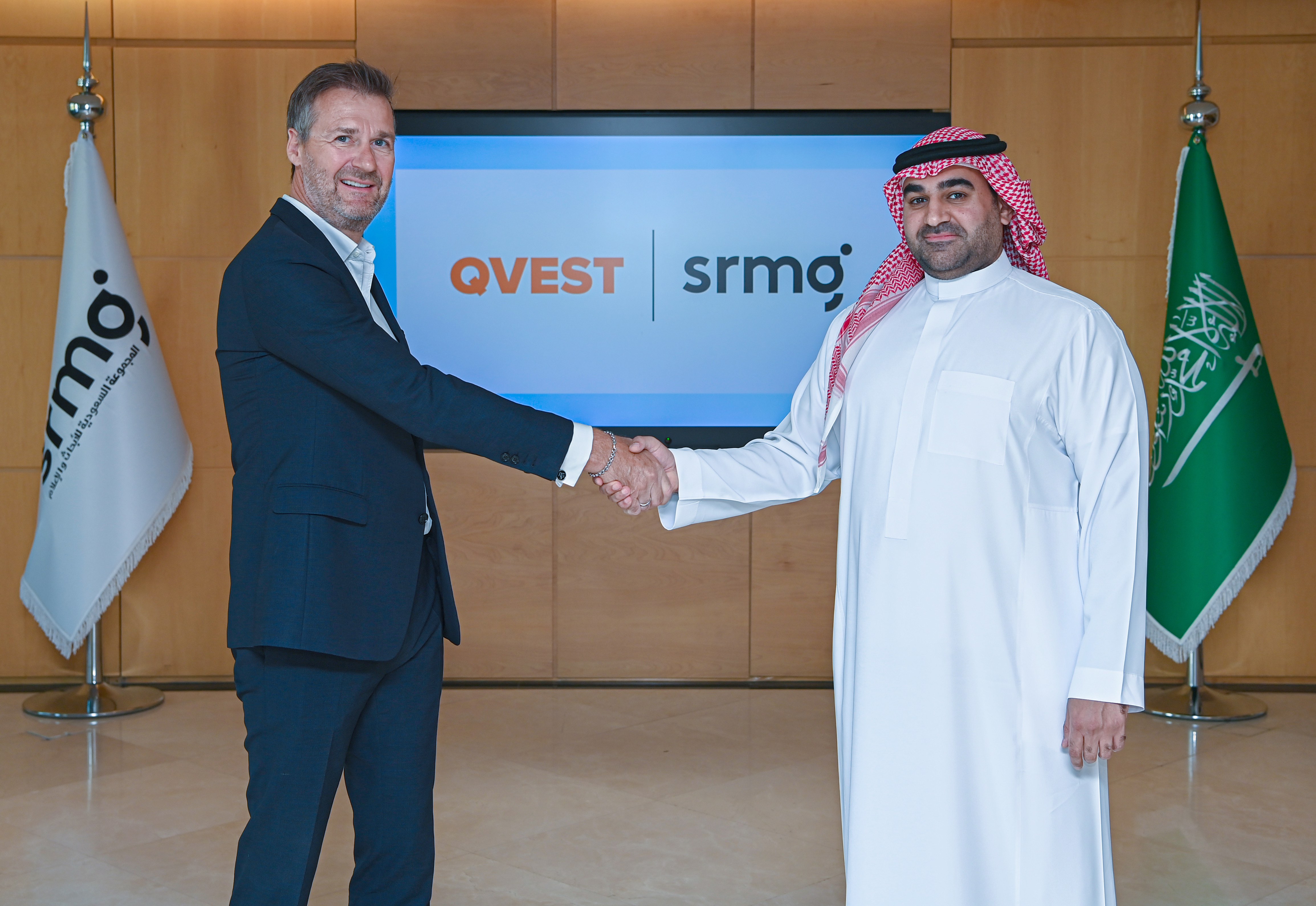 Peter Nöthen, CEO of the Qvest Group, and Mohammed Nazer, CFO and CIO of SRMG, at the signing ceremony.