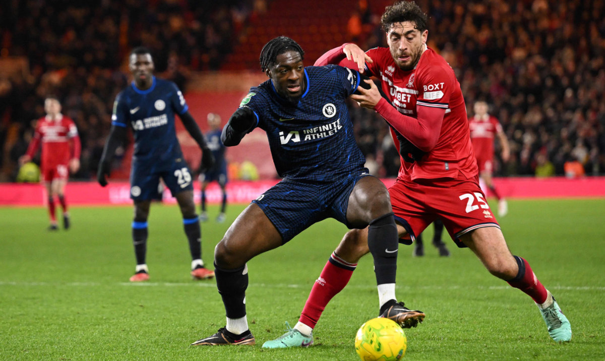 Chelsea's French defender Axel Disasi (L) fights for the ball with Middlesbrough's English midfielder Matt Crooks during the English League Cup first-leg semi-final football match between Middlesbrough and Chelsea at the Riverside Stadium in Middlesbrough, northeast England on Tuesday. (AFP)