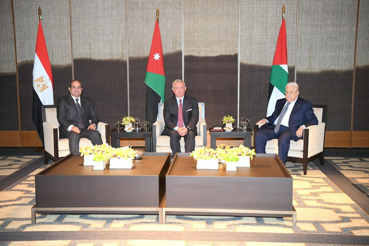 King Abdullah receives Egyptian President Abdel Fattah El-Sisi and Palestinian President Mahmoud Abbas in Aqaba on Wednesday. (Spokesman for the Egyptian Presidency)