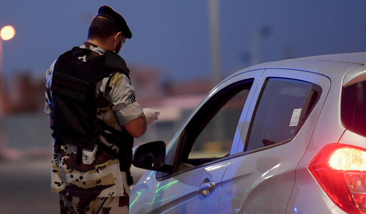Saudi police have arrested individuals carrying prohibited drugs. (SPA)