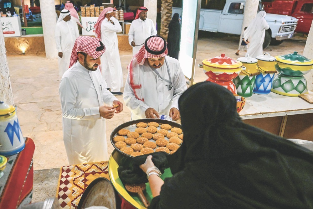 The sectors benefiting the most from Saudi spending through POS transactions were restaurants and cafes, and food and beverages, which both contributed around 15 percent to the overall total. (SPA)