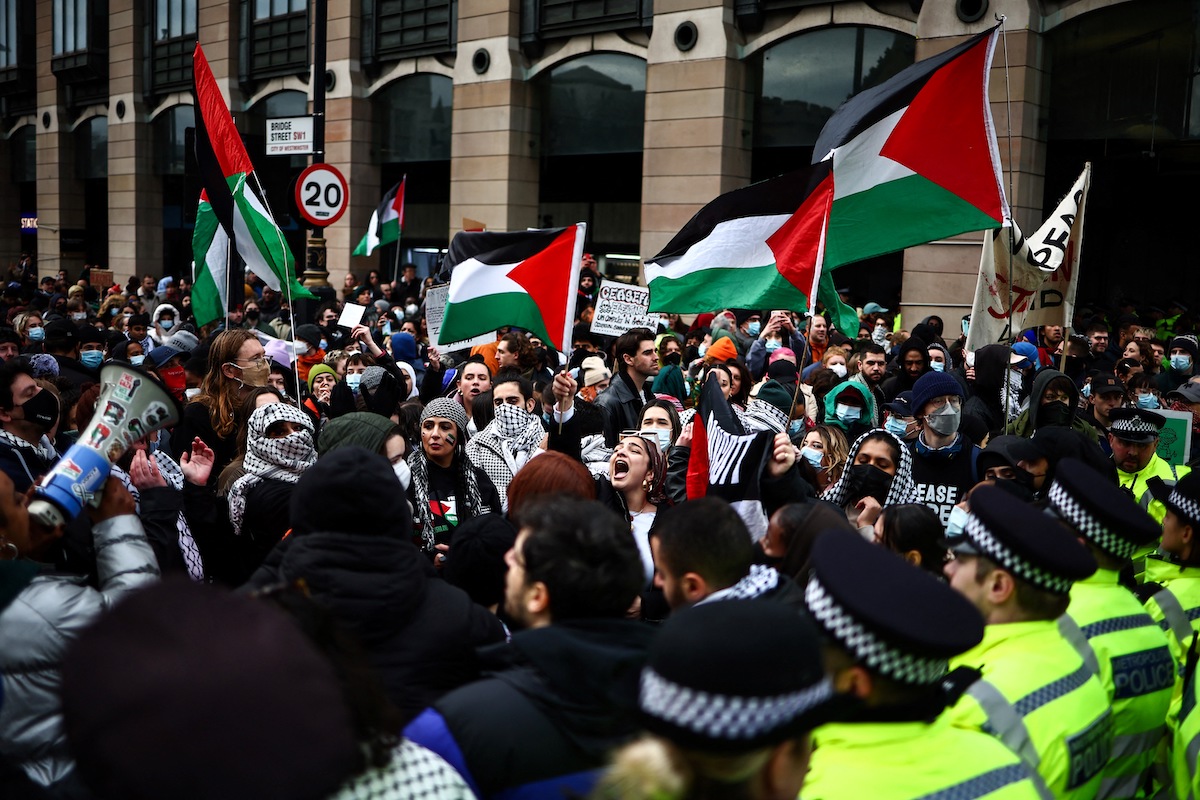 Pro-Palestinian supporters wave Palestinian flags and chant slogans in front of Metropolitan Police officers during a demonstration in central London on Jan. 6. (File/AFP)