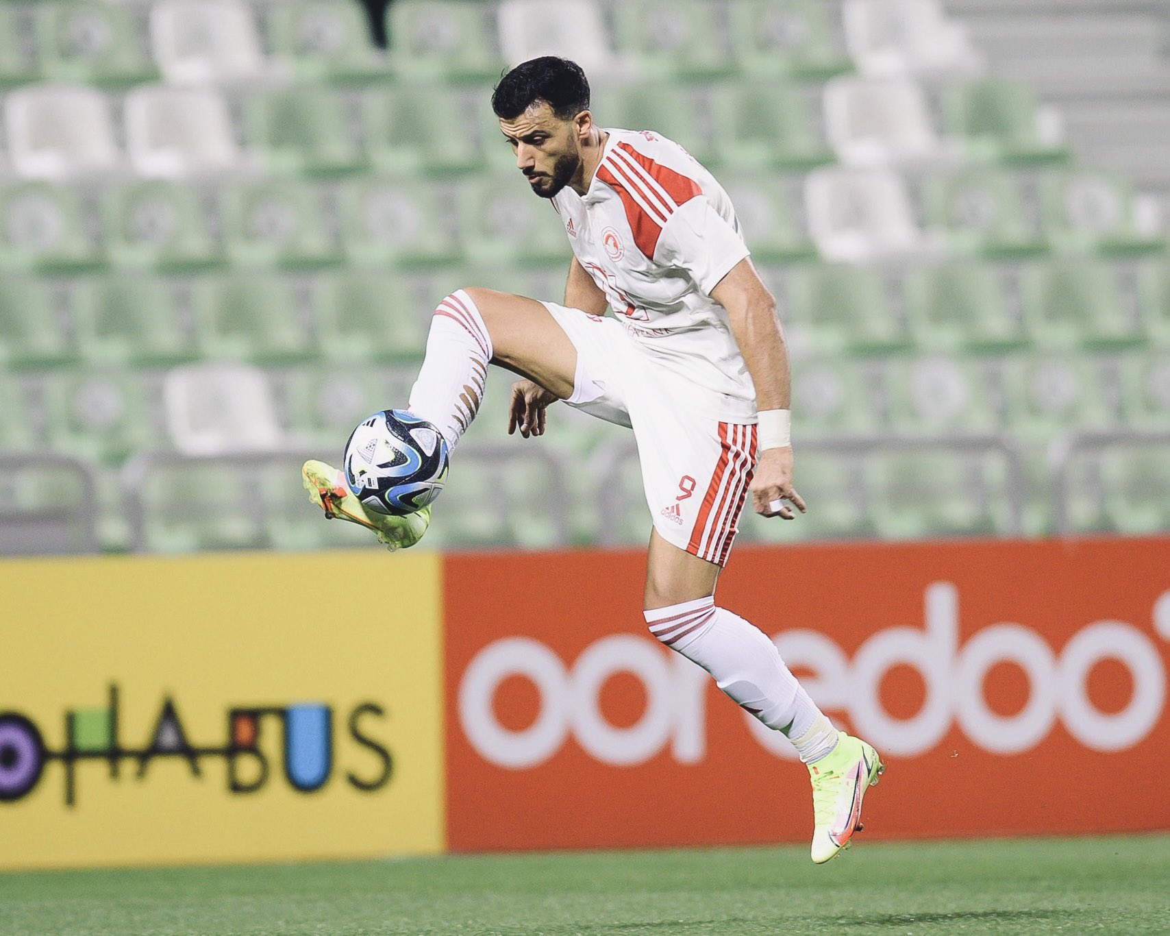 Everyone still remembers the night Syrian player Omar Al-Somah frightened Australia and came within centimeters of sending the Socceroos packing in the World Cup playoff on the road to Russia 2018. (X: @omaralsomah)
