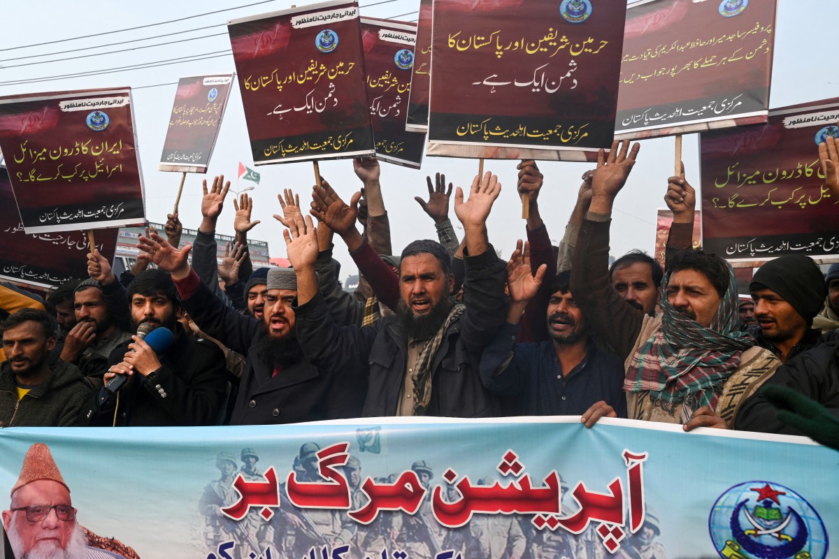 Markazi Jamiat Ahle Hadees Pakistan activists protest in Lahore on January 19, 2024, after Iran launched an airstrike in Pakistan's south-west Baluchistan province. The United Nations and the United States appealed for restraint on January 18 after Iran and Pakistan traded deadly air strikes on militant targets on each other's territory (AFP)