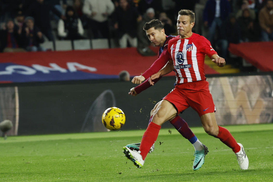 Atletico Madrid defender Azpilicueta out indefinitely with injured knee