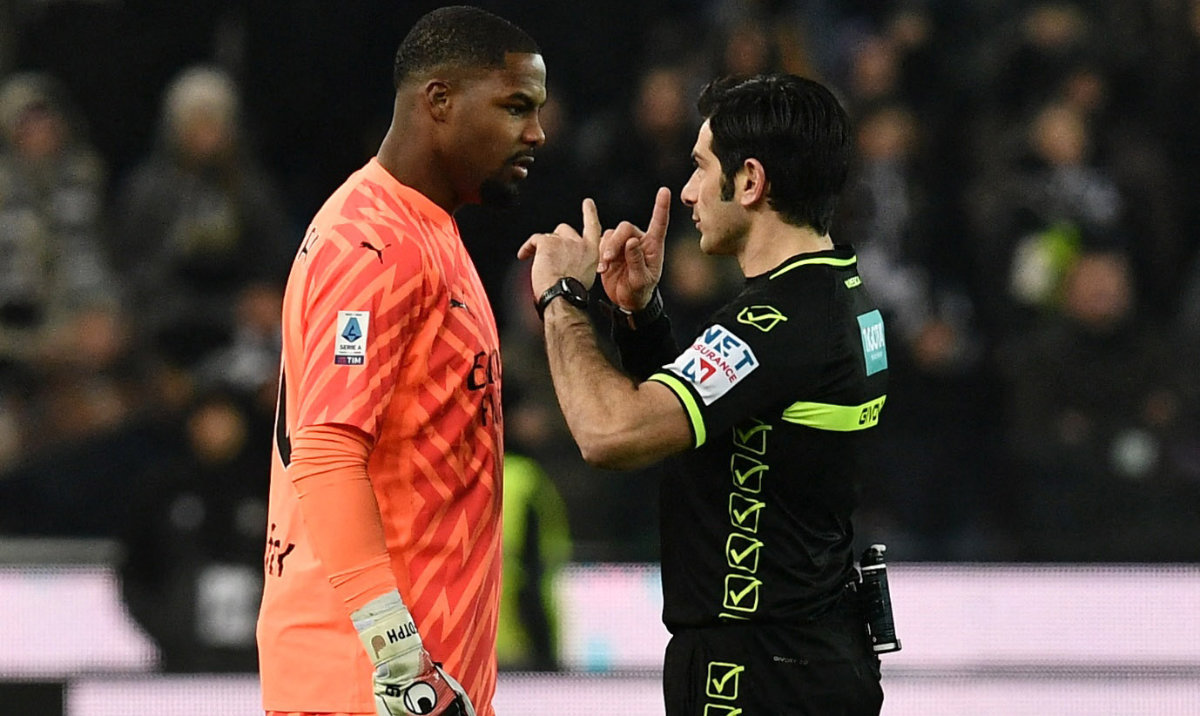 AC Milan's Mike Maignan talks to referee Fabio Maresca after allegedly being racially abused by Udinese fans on Saturday. (Reuters)