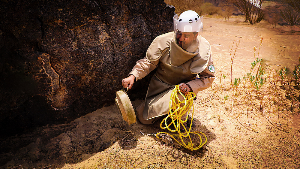 An Arab News crew accompanied Project Masam teams to see how they go about their incredibly dangerous, high-pressure work, which is saving lives in Yemen. (Supplied/Masam Project)