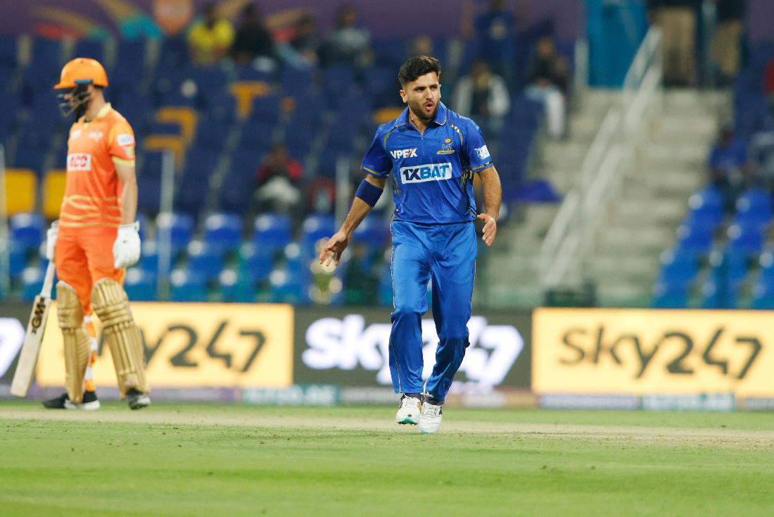 Fazalhaq Farooqi of MI Emirates celebrates the wicket of Jordan Cox of Gulf Giants during the match 4 of the DP World International League T20. (Supplied)
