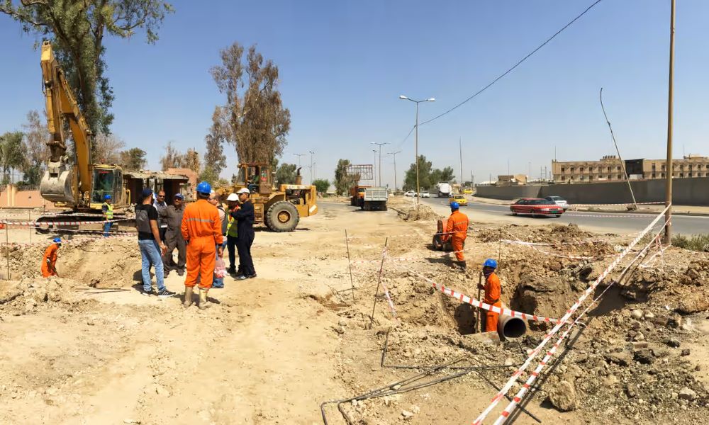 Repairs are made to a sewage pipe in west Mosul’s Wadi Hajar district. (UNDP Iraq)