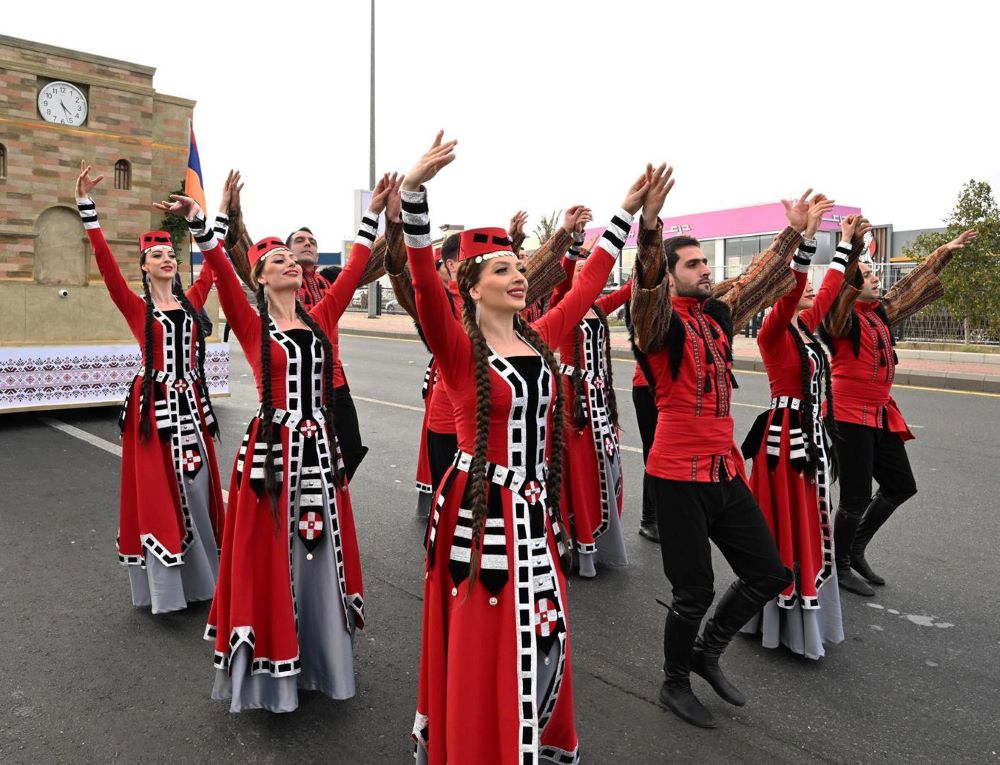 The third Qemam International Festival for Mountain Performance Arts will run until Jan. 27 across eight archaeological sites. (SPA)