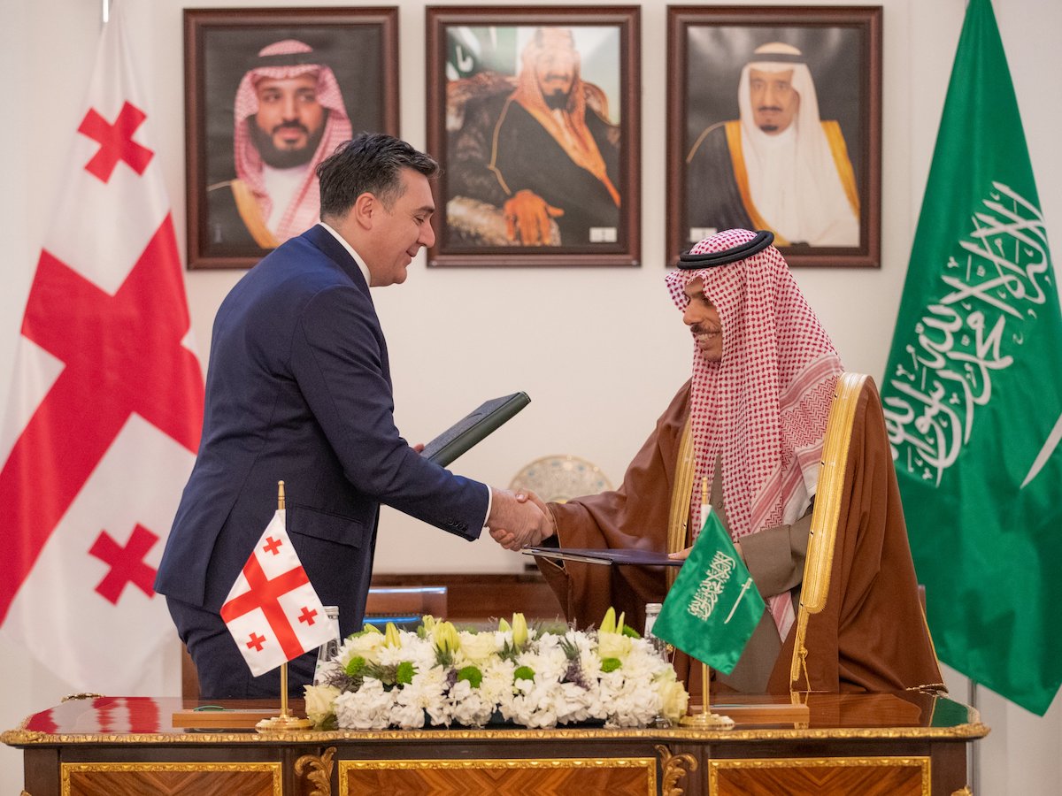 Saudi Foreign Minister Prince Faisal bin Farhan shaking hands with his Georgian counterpart Ilia Darchiashvili in Riyadh. (SPA)