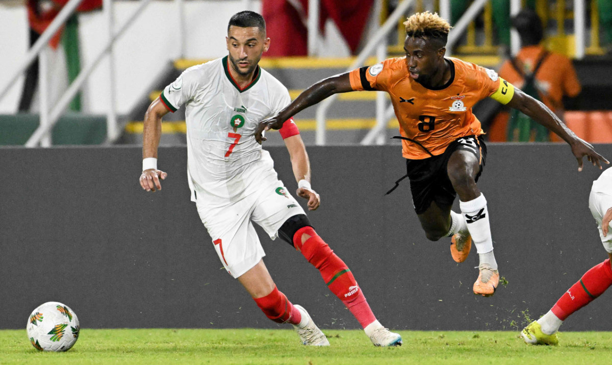 Morocco's midfielder Hakim Ziyech (L) fights for the ball with with Zambia's midfielder Lubambo Musonda during the Africa Cup of Nations 2024 group F football match between Zambia and Morocco at the Stade Laurent Pokou in San Pedro on January 24, 2024. (AFP)