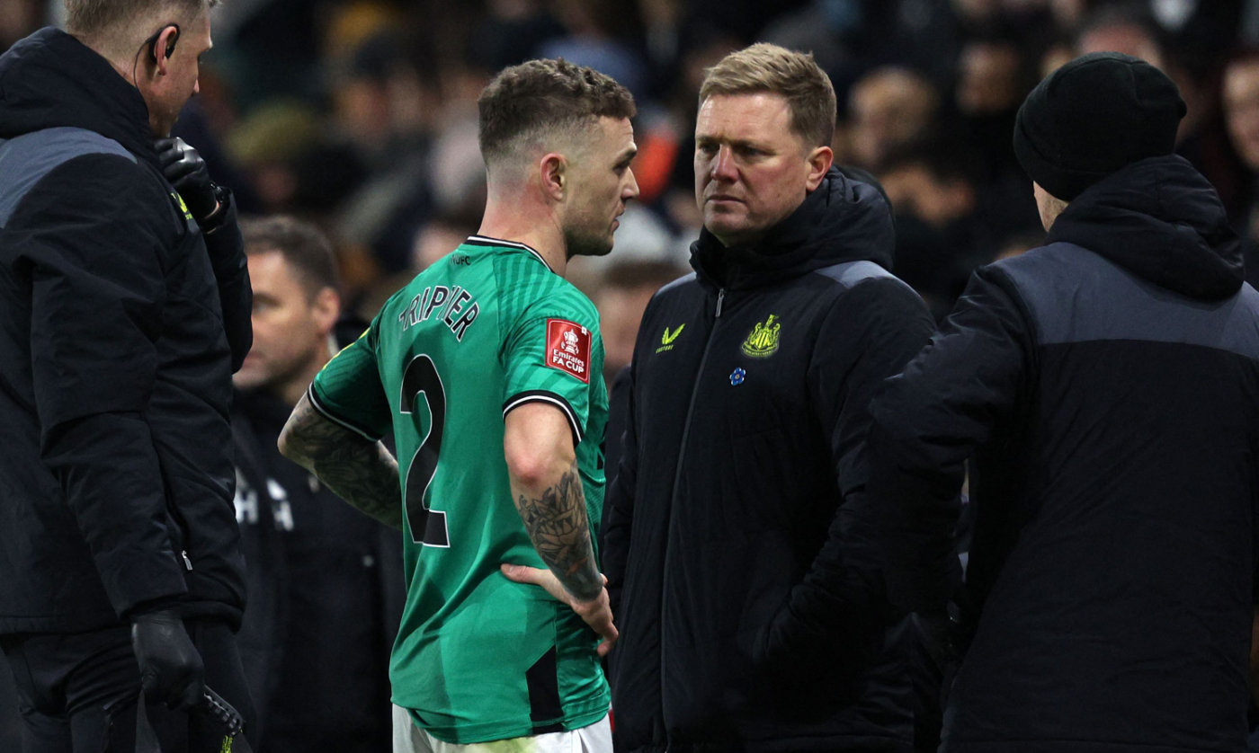 Newcastle United's English defender #02 Kieran Trippier speaks with Newcastle United's English head coach Eddie Howe as he is substituted during the English FA Cup fourth round football match between Fulham and Newcastle United at Craven Cottage in London on January 27, 2024. (AFP)