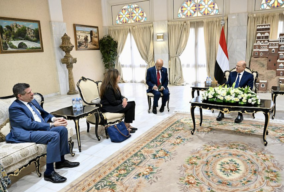 Rashad Al-Alimi, chairman of Yemen’s Presidential Leadership Council, receives the US Ambassador to Yemen Steven Fagin on Saturday. (SABA)