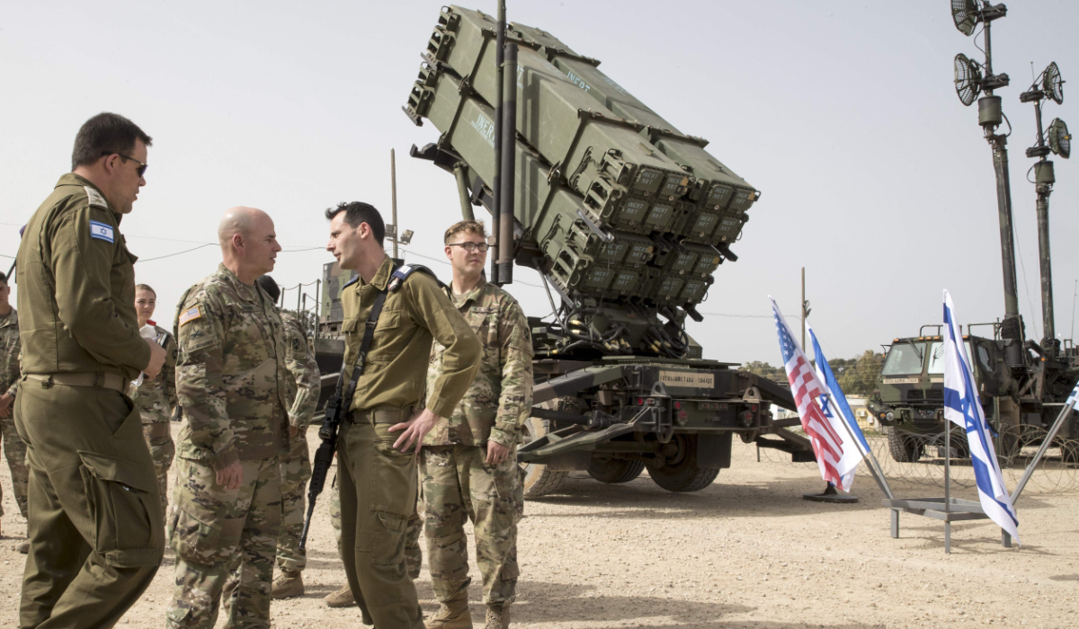 Israeli army officers and US army officers talk during a joint Israeli-US military exercise "Juniper Cobra" at the Hatzor Airforce Base. (AFP file photo)