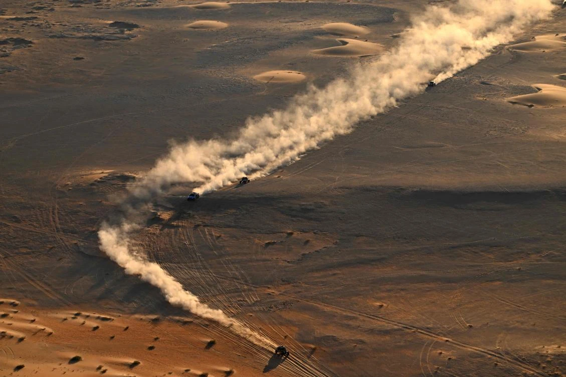 Cars compete in the dunes during a stage between Al-Hofuf and Shubaytah, Saudi Arabia, as part of the Dakar Rally 2024. (AFP)