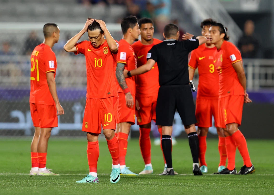 China’s Xie Pengfei reacts as referee Mohammed Khaled Al-Hoaish disallows a goal scored by Zhu Chenjie following a referral to VAR durign their AFC Asian Cup — Group A — match against Tajikistan at Abdullah bin Khalifa Stadium, Doha, on Jan. 13, 2024. (Reuters)