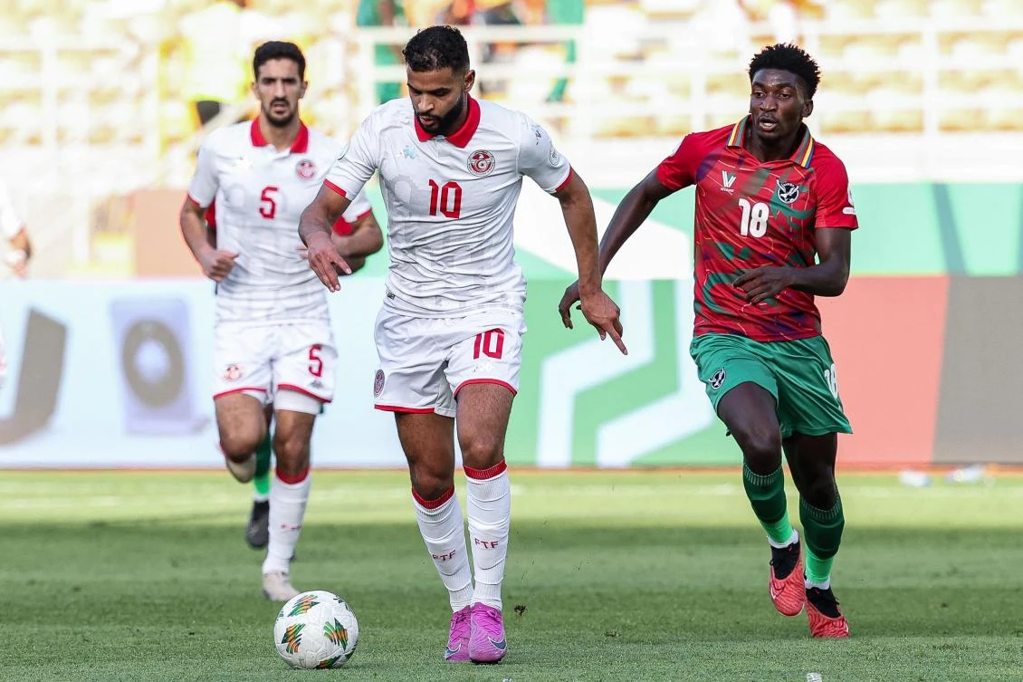 Tunisia’s midfielder Anis Ben Slimane (C) fights for the ball with Namibia’s defender Aprocius Petrus (R) during their Africa Cup of Nations 2024 group E match at Amadou Gon Coulibaly Stadium in Korhogo on Jan. 16, 2024. (AFP)