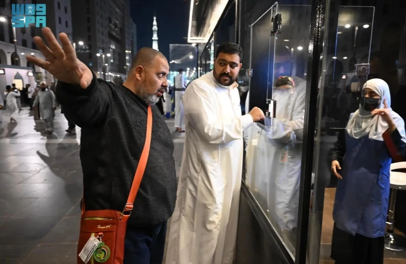 Staff speaking Arabic, English, Urdu, Indonesian, Persian, and Turkish have been employed at the Inquire About Madinah center to help visitors to the Prophet’s Mosque. (SPA)