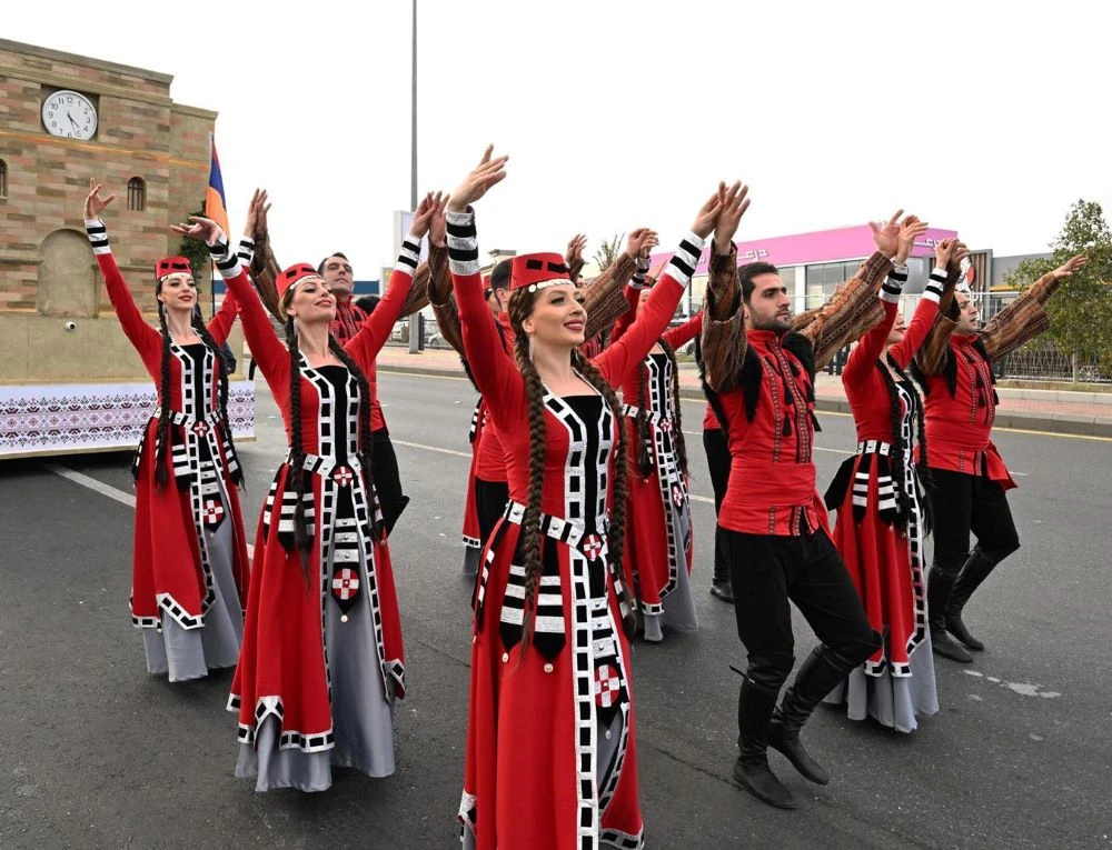 The third Qemam International Festival for Mountain Performance Arts will run until Jan. 27 across eight archaeological sites. (SPA)