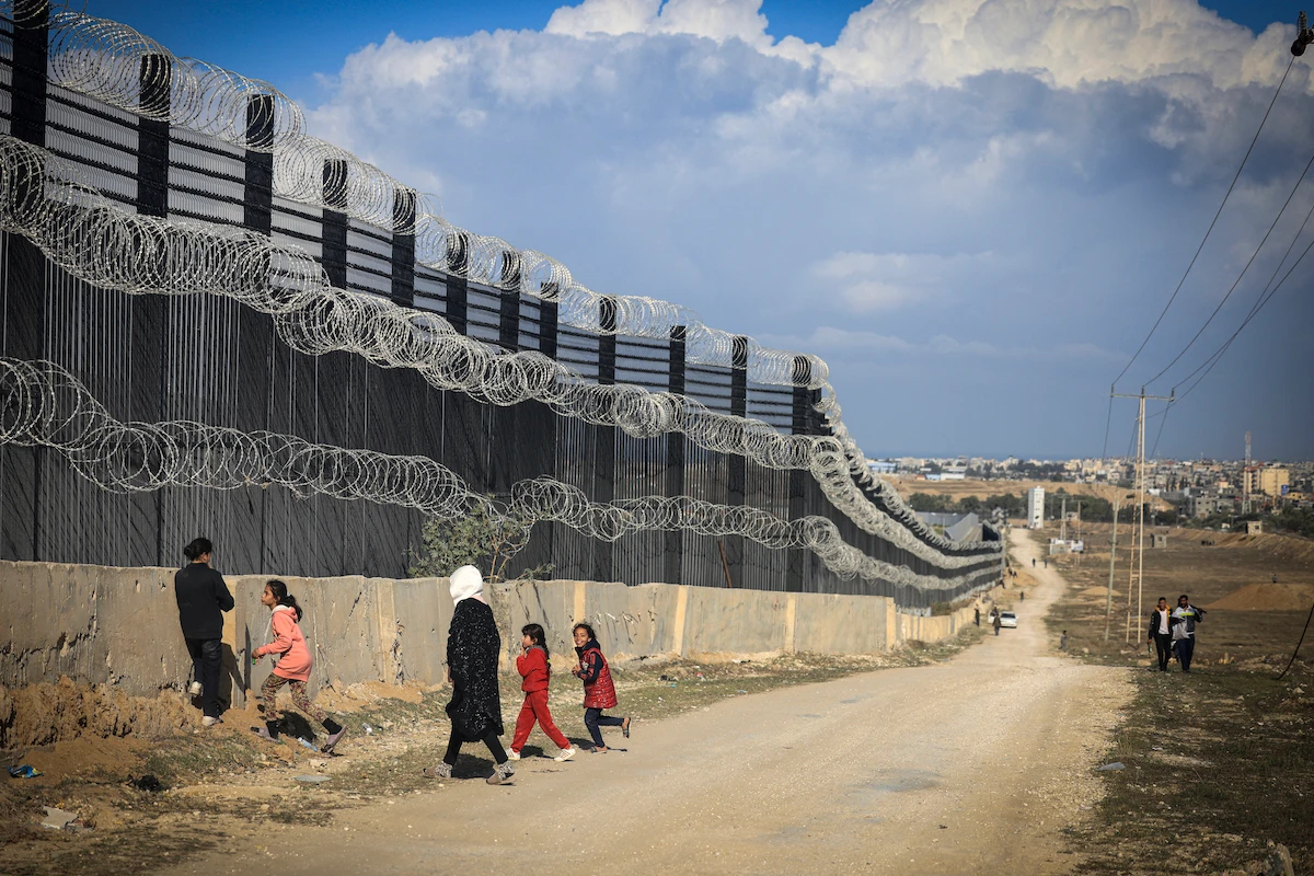 Displaced Palestinians walk along the Egyptian border, west of Rafah in the southern Gaza Strip on January 14. (File/AFP)