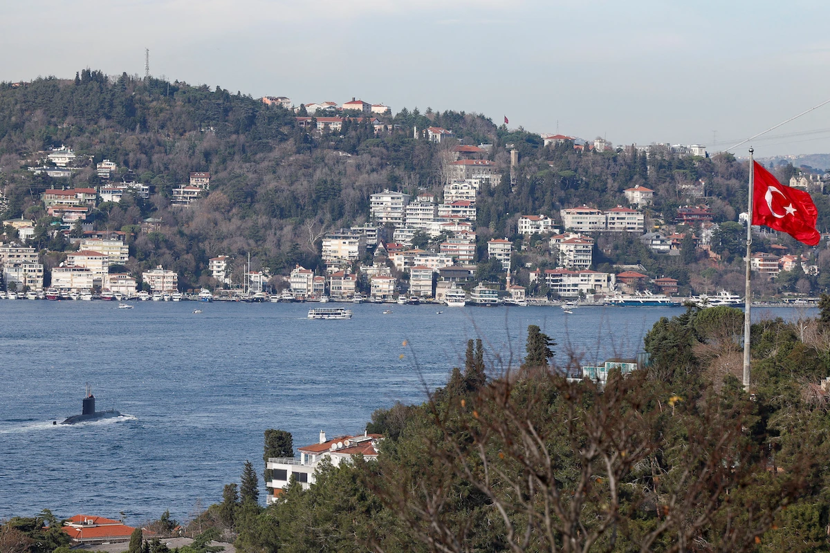 A Turkish submarine cruises along the Bosphorus Strait on January 6, 2024. (Reuters)