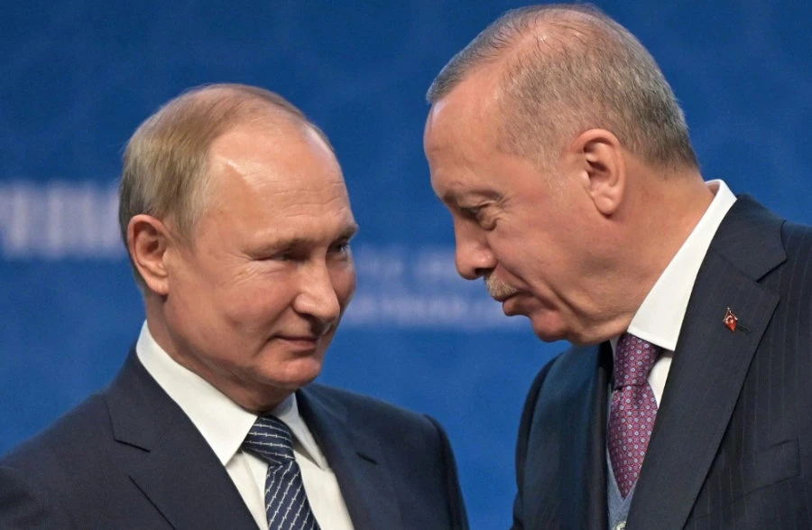 Erdogan and Putin seem eager to meet as soon as possible. (AFP)