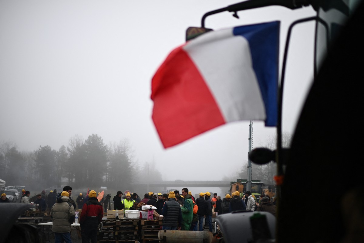 France confirms death of two French aid workers in Ukraine