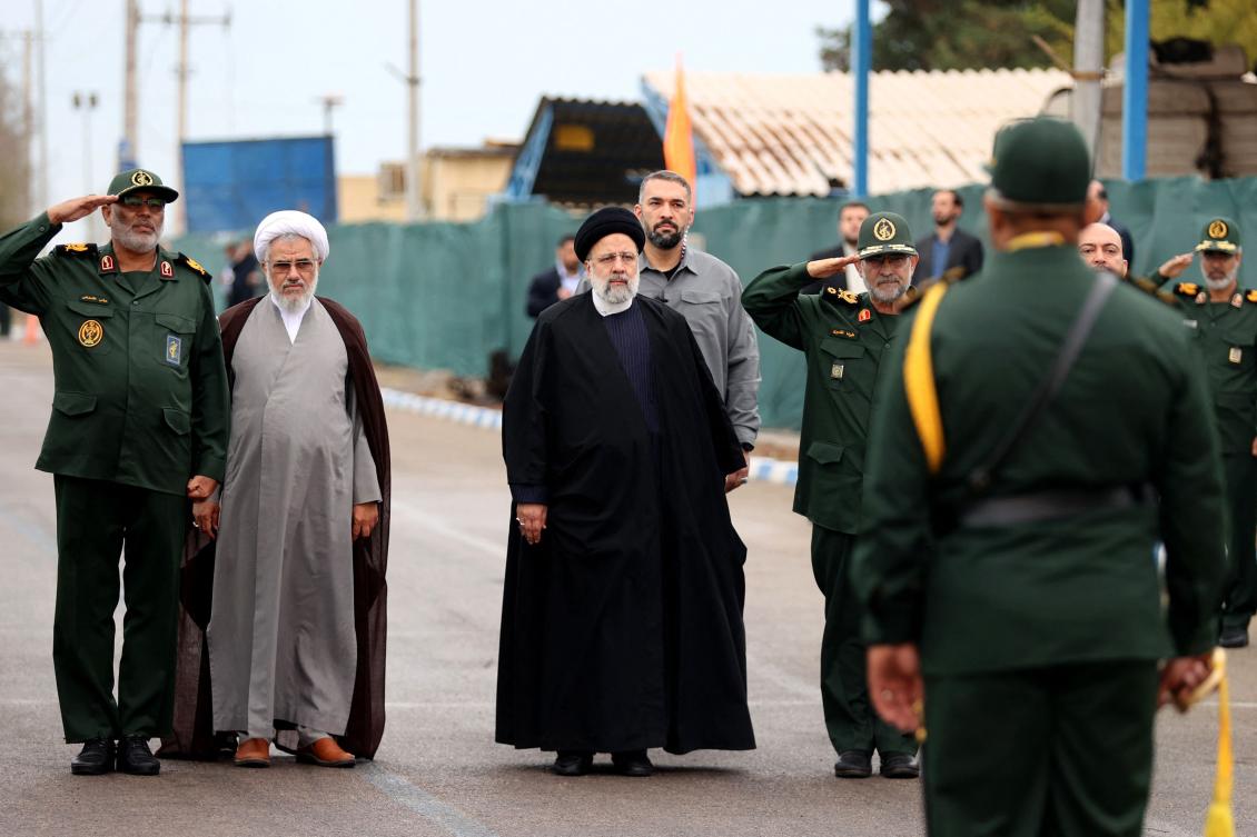A handout picture made available by the Iranian presidential office on Feb. 2, 2024 shows Iranian President Ebrahim Raisi (C) visiting the Iranian revolutionary guards corps (IRGC) navy base in Bandar Abbas, southern Iran. (AFP)