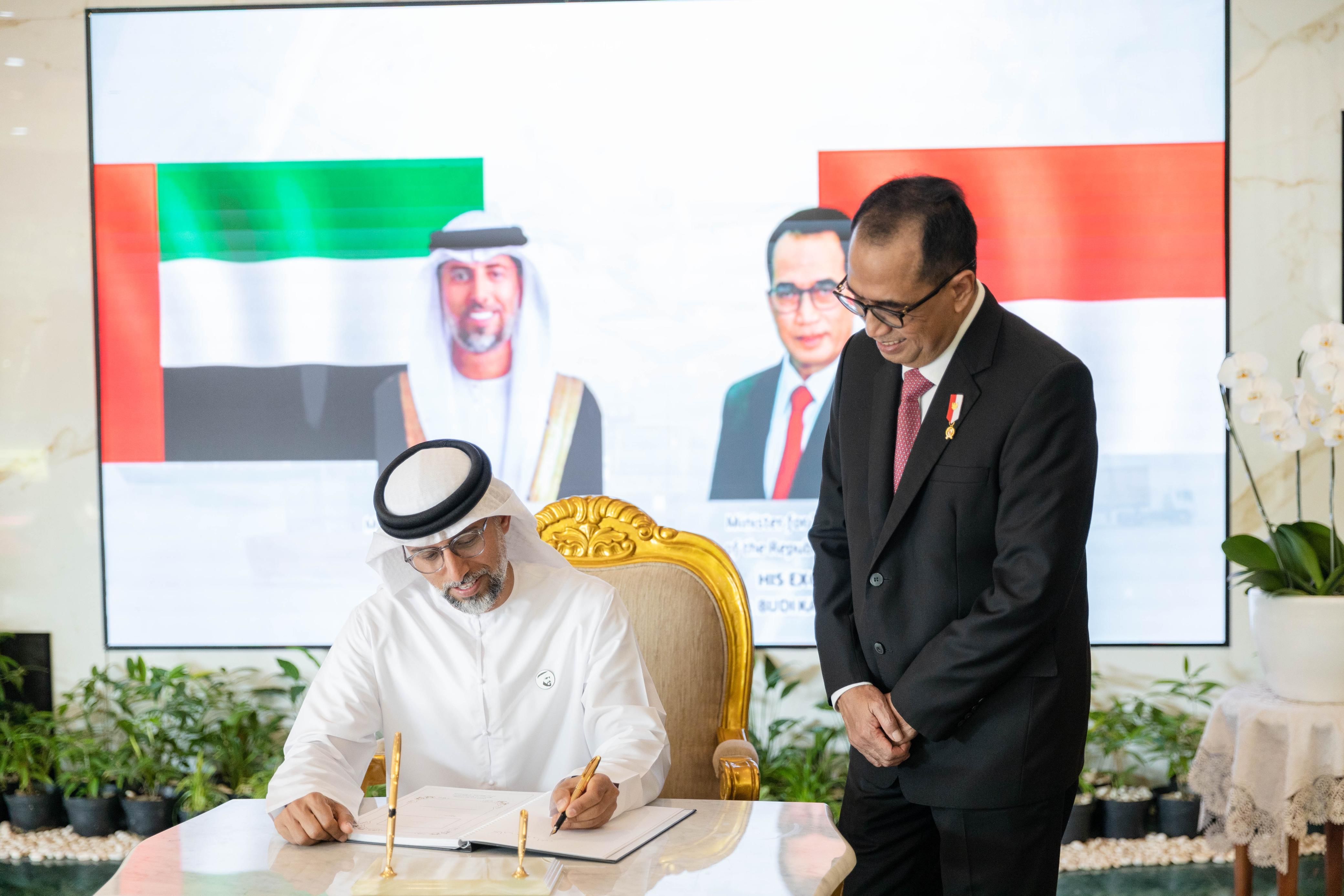 Indonesian President Joko Widodo met Emirati Minister of Energy and Infrastructure Suhail Al-Mazrouei in Yogyakarta. (WAM)