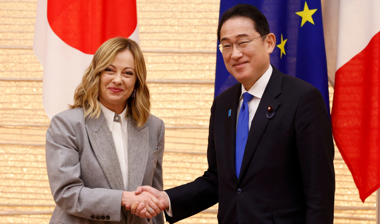 Italian Prime Minister Giorgia Meloni and her Japanese counterpart Fumio Kishida pose for the cameras during a Japan-Italy bilateral meeting at the Japan’s prime minister office in Tokyo, on Monday. (AFP)