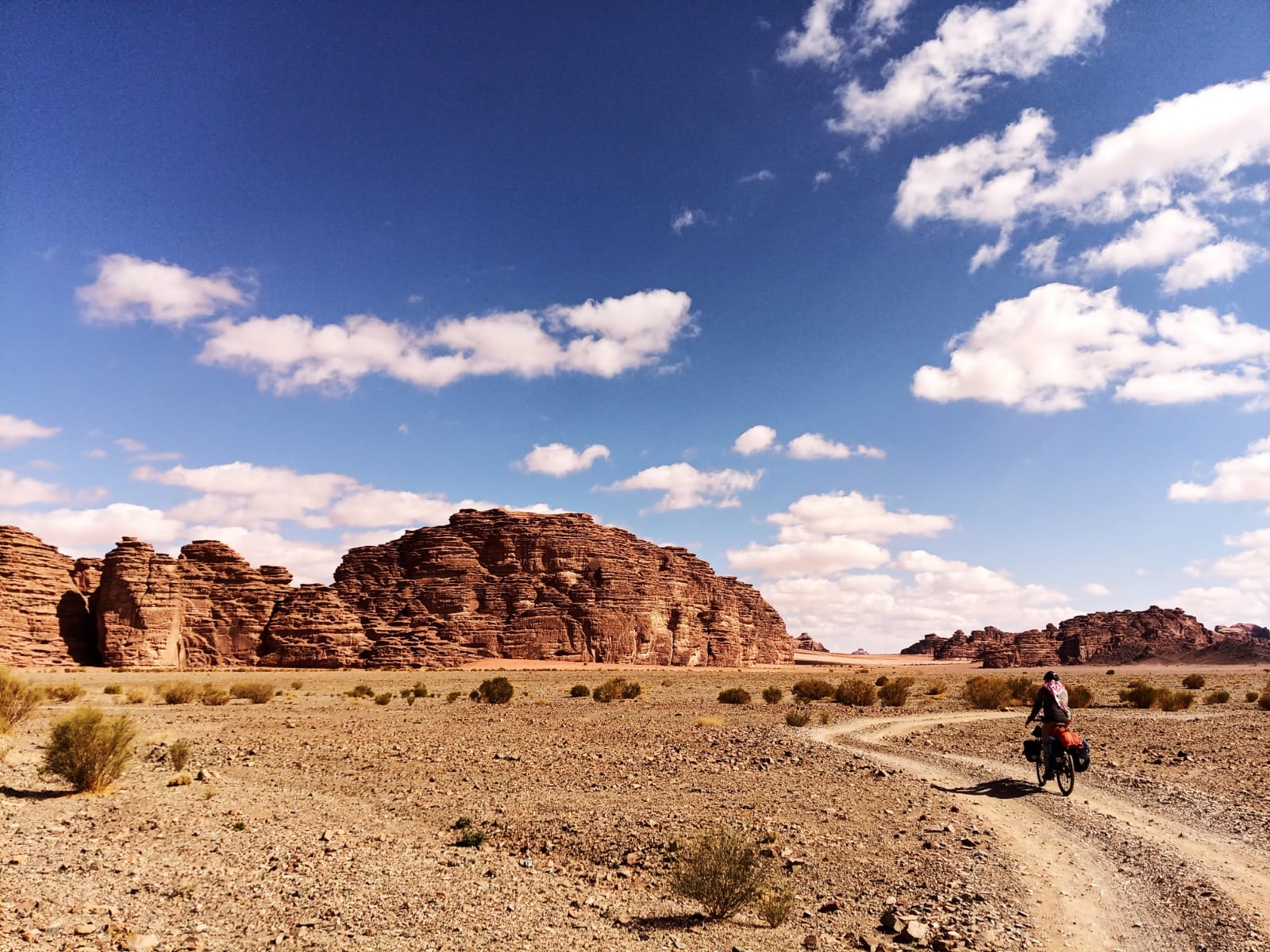 A young French couple who are embarking on a yearlong cycling adventure said it was “heartwarming” to arrive in Saudi Arabia after more than four months and 5,000 km in the saddle. (Supplied)