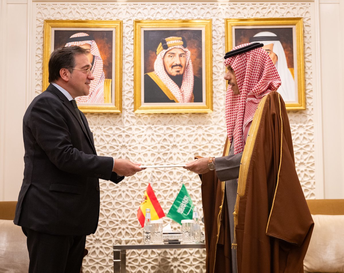 Saudi Foreign Minister Prince Faisal bin Farhan and his Spanish counterpart Jose Manuel Albares in Riyadh. (SPA)