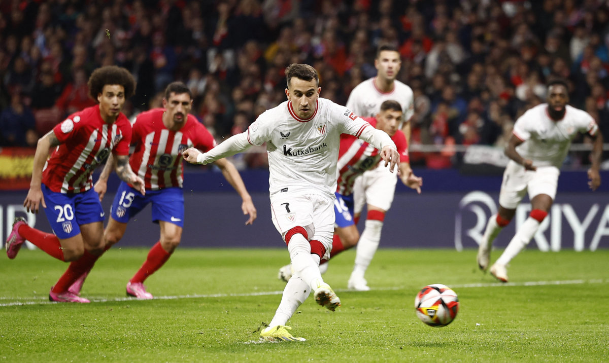 Athletic Bilbao’s Alex Berenguer scores their goal from the penalty spot during the Copa del Rey semifinal first leg between Atletico Madrid and Athletic Bilbao at Metropolitano, Madrid, Spain, on Feb. 7, 2024. (Reuters)