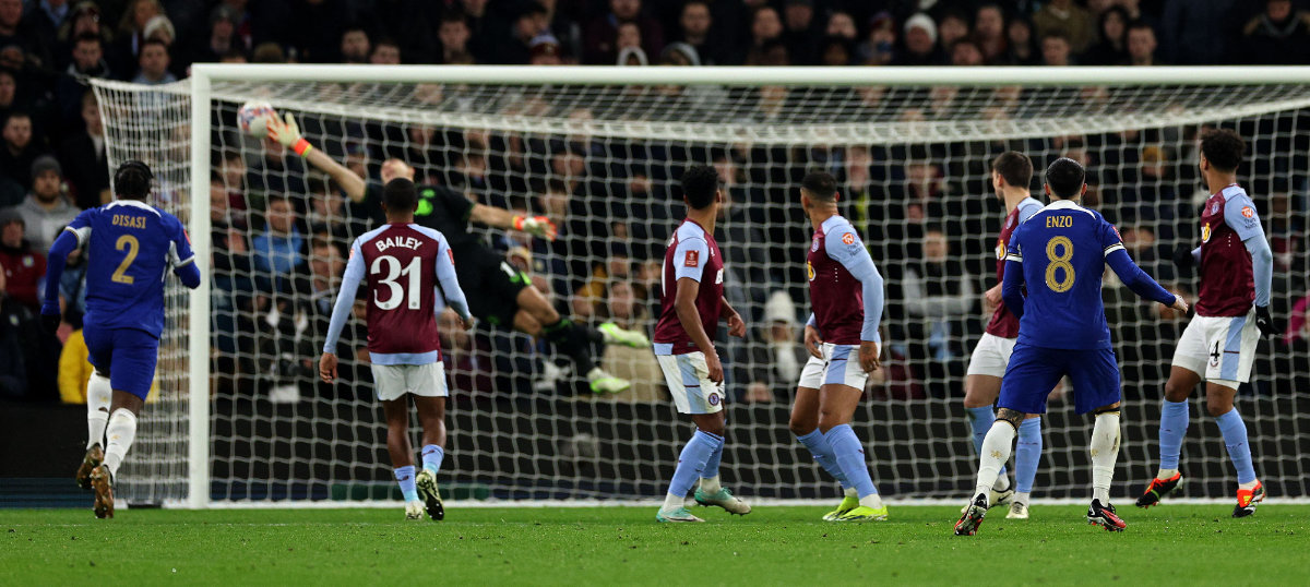 Chelsea's Argentinian midfielder #08 Enzo Fernandez scores the team's third goal from a free-kick during the English FA Cup fourth round replay between Aston Villa and Chelsea at Villa Park in Birmingham, central England on Feb. 7, 2024. (AFP)