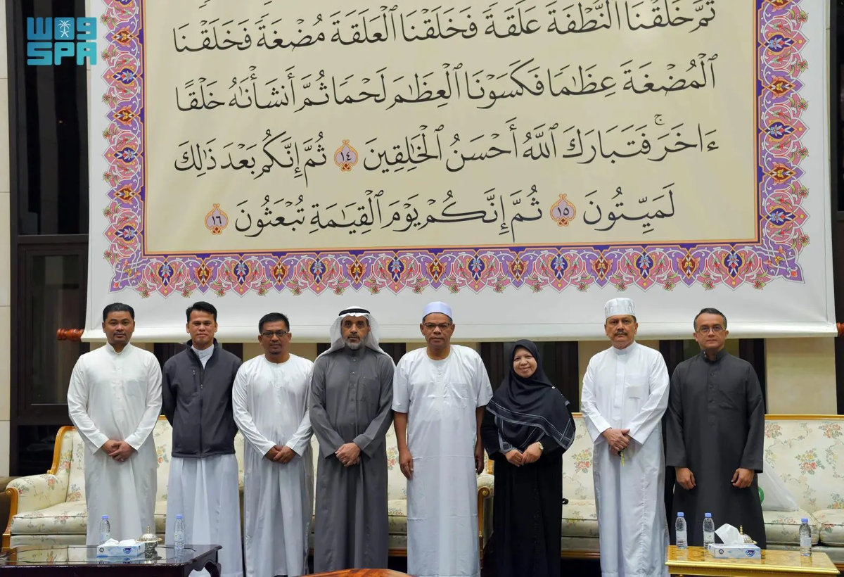Malaysian Home Affairs Minister Saifuddin Nasution Ismail and his delegation at the Qur'an printing complex in Madinah. (SPA)