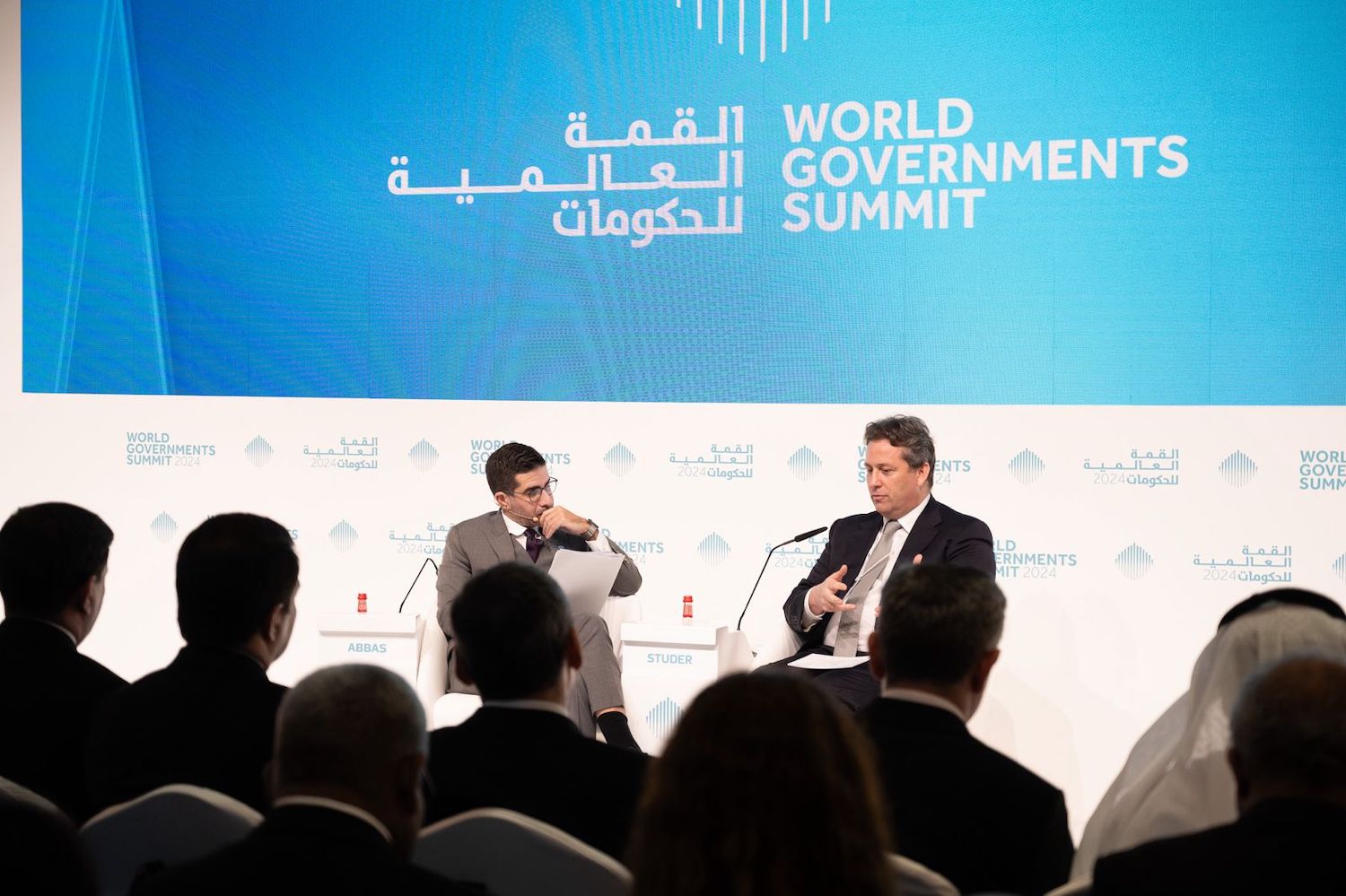 Nick Studer, president and CEO of Oliver Wyman, speaks to Faisal J. Abbas, editor-in-chief of Arab News, at the World Governments Summit. (AN photo by Philip Ekladyous)